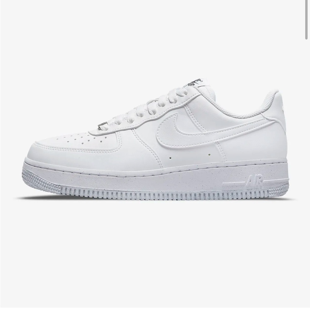 Nike men’s Air Force 1 '07 White Size 11